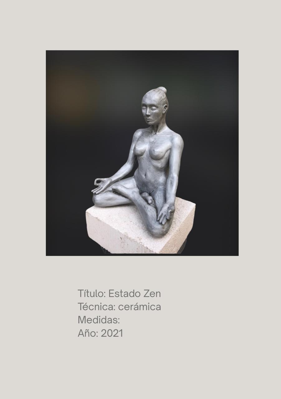 Figura sentada con las piernas cruzadas en postura de meditación