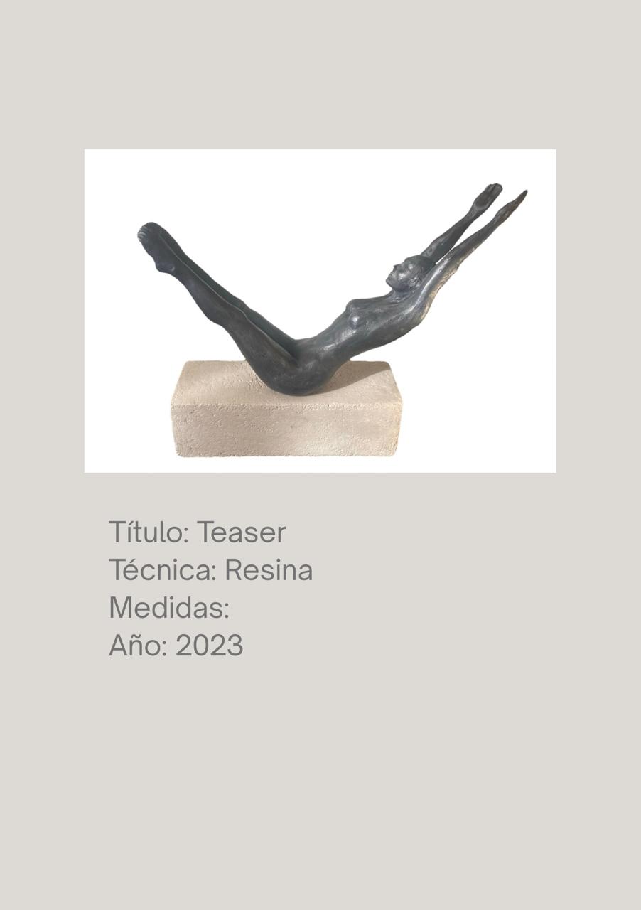 Figura en equilibrio con brazos y piernas elevados en V
