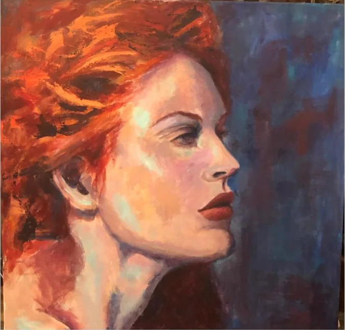 Retrato de perfil con cabello rojo y fondo azul