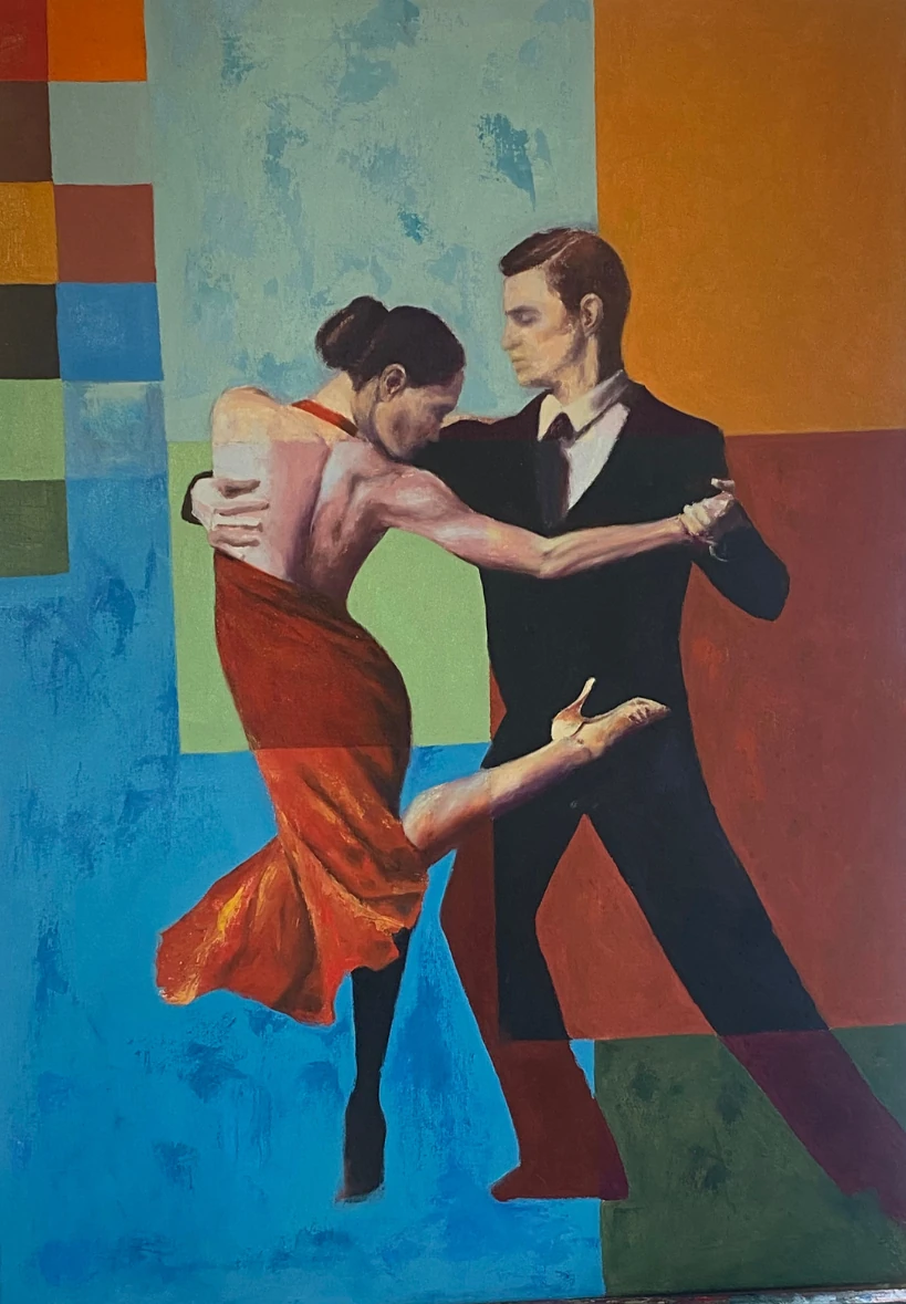 Una pareja baila tango: el vestido rojo y el traje oscuro se recortan sobre planos azules y anaranjados. Una secuencia de cuadrados acompaña el margen izquierdo.