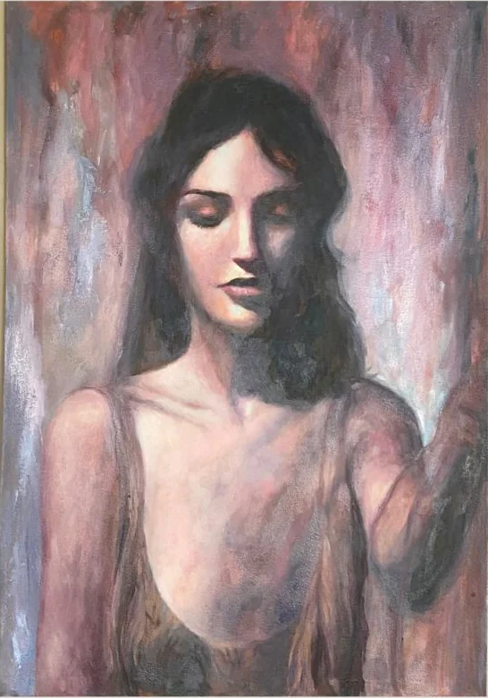 Retrato de mujer con los ojos cerrados entre tonos rosados